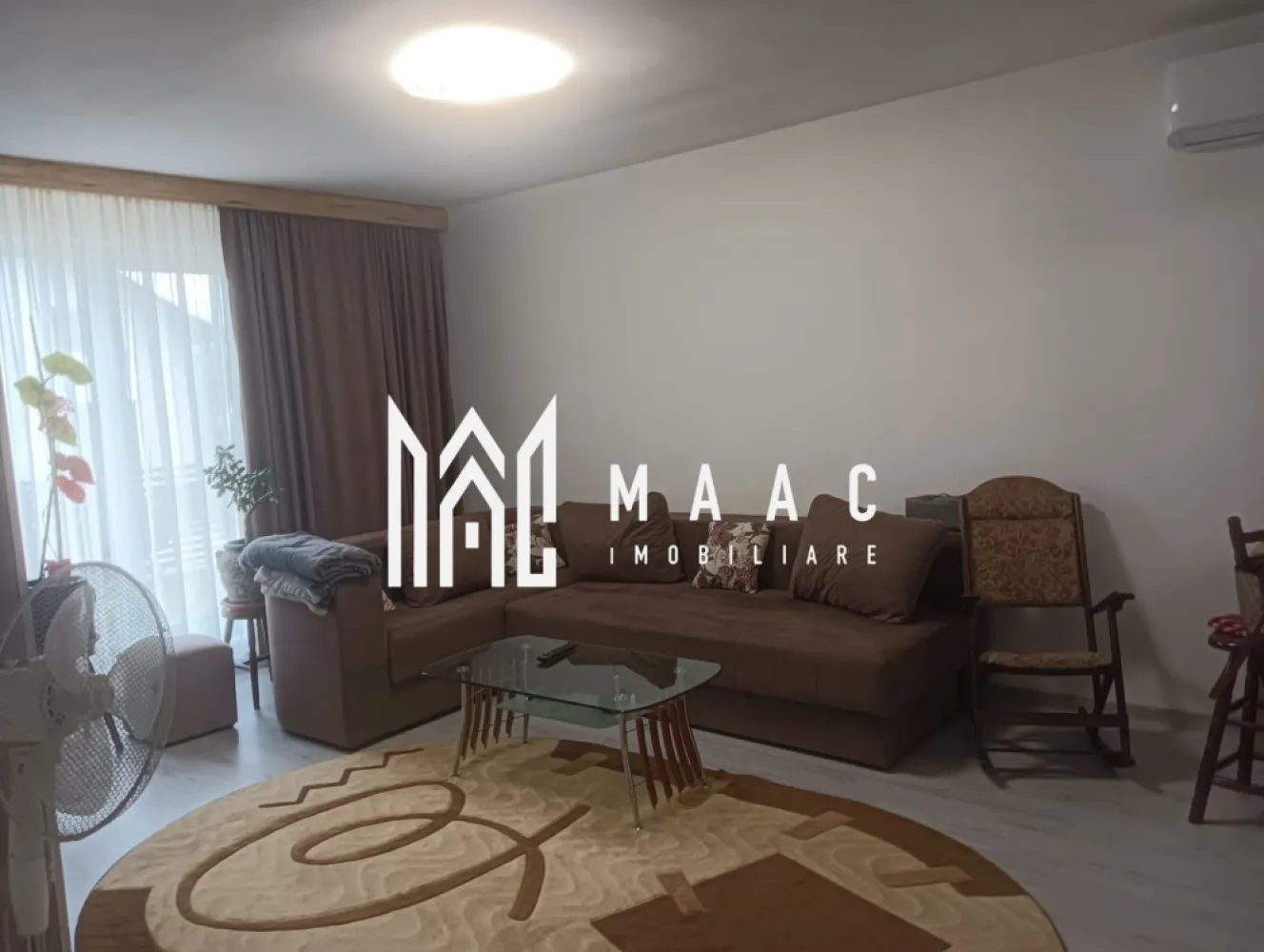 Casa de Vanzare | 3 camere | Centrala Gaz | Panouri Solare - MAAC Imobiliare vă propune spre vânzare o locuință modernă, complet mobilată și utilată, situată într-o zonă excelentă – în centrul comunei Mihăești, sat Buleta. Detalii proprietate: Suprafață utilă: 120 mp Suprafață construită: 140 mp Compartimentare: 3 camere 2 băi Living spațios cu bucătărie open-space Garaj inclus Construcția este realizată în anul 2022, cu materiale de calitate, fiind ideală pentru o familie care își dorește confort și liniște. Dotări și facilități: Centrală termică pe gaz Panouri solare Aer condiționat Sistem de supraveghere video Se vinde complet mobilată și utilată Utilități: Apă Curent electric și curent trifazic Gaz Fosă septică Localizare: Imobilul este amplasat în centrul comunei Mihăești, oferind acces facil către magazine, școală și alte puncte de interes. Ideală atât pentru locuință permanentă, cât și pentru investiție. Pentru mai multe detalii și programarea unei vizionări, vă rugăm să contactați MAAC Imobiliare. - CP2986487 }}