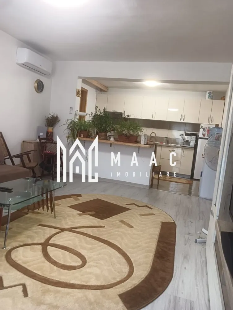 Casa de Vanzare | 3 camere | Centrala Gaz | Panouri Solare - MAAC Imobiliare vă propune spre vânzare o locuință modernă, complet mobilată și utilată, situată într-o zonă excelentă – în centrul comunei Mihăești, sat Buleta. Detalii proprietate: Suprafață utilă: 120 mp Suprafață construită: 140 mp Compartimentare: 3 camere 2 băi Living spațios cu bucătărie open-space Garaj inclus Construcția este realizată în anul 2022, cu materiale de calitate, fiind ideală pentru o familie care își dorește confort și liniște. Dotări și facilități: Centrală termică pe gaz Panouri solare Aer condiționat Sistem de supraveghere video Se vinde complet mobilată și utilată Utilități: Apă Curent electric și curent trifazic Gaz Fosă septică Localizare: Imobilul este amplasat în centrul comunei Mihăești, oferind acces facil către magazine, școală și alte puncte de interes. Ideală atât pentru locuință permanentă, cât și pentru investiție. Pentru mai multe detalii și programarea unei vizionări, vă rugăm să contactați MAAC Imobiliare. - CP2986487 }}