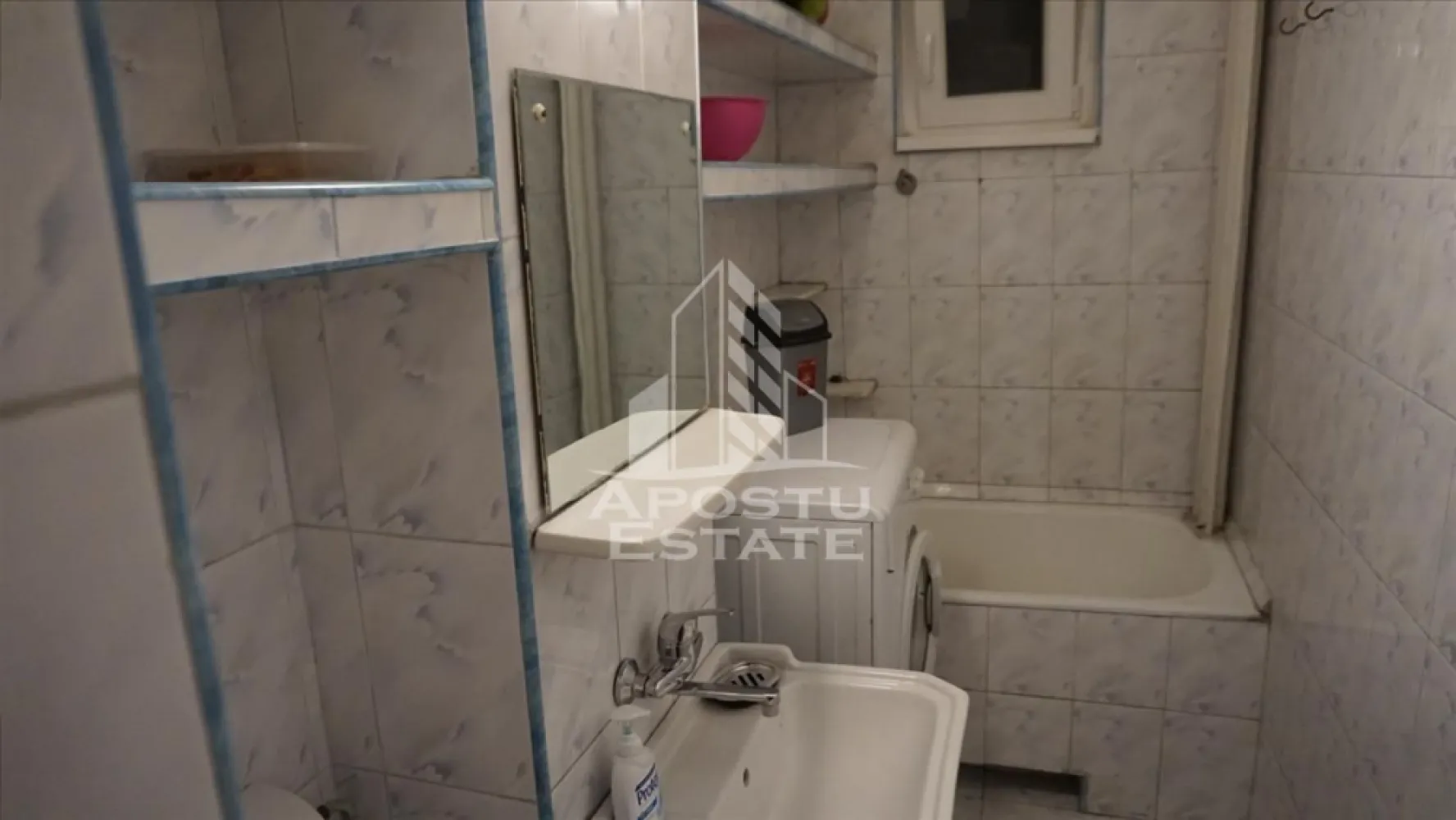 Apartament 2 Camere Zona Take Ionescu - APOSTU ESTATE va propune spre inchiriere apartament cu 2 camere nedecomandat situat in zona Take Ionescu

Imobilul este situat la parterul unui bloc cu 4 etaje

Se intinde pe o suprafata de 55 mp.

Compartimentare:

- 1 hol

- living 

-bucatarie

- dormitor

- baie

- balcon .
Se percep 2 garanții care se pot achita in 2 tranșe!
Se inchiriaza complet mobilat si utilat.

Imobilul este situat in apropiere de statie de autobuz , supermarket piata
intern: CP1888417