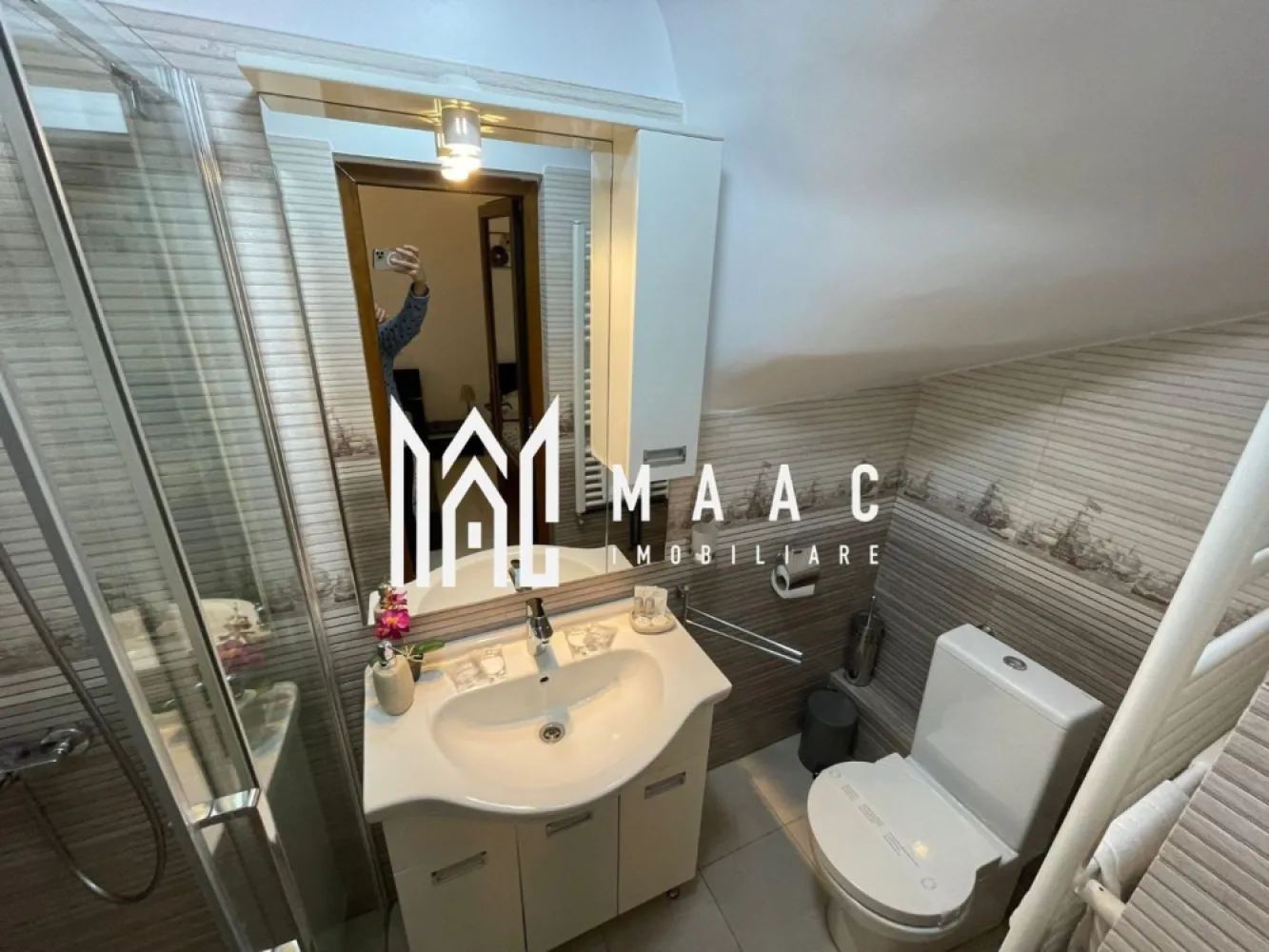 Casă cu 4 camere de vânzare | zona Ultracentrala