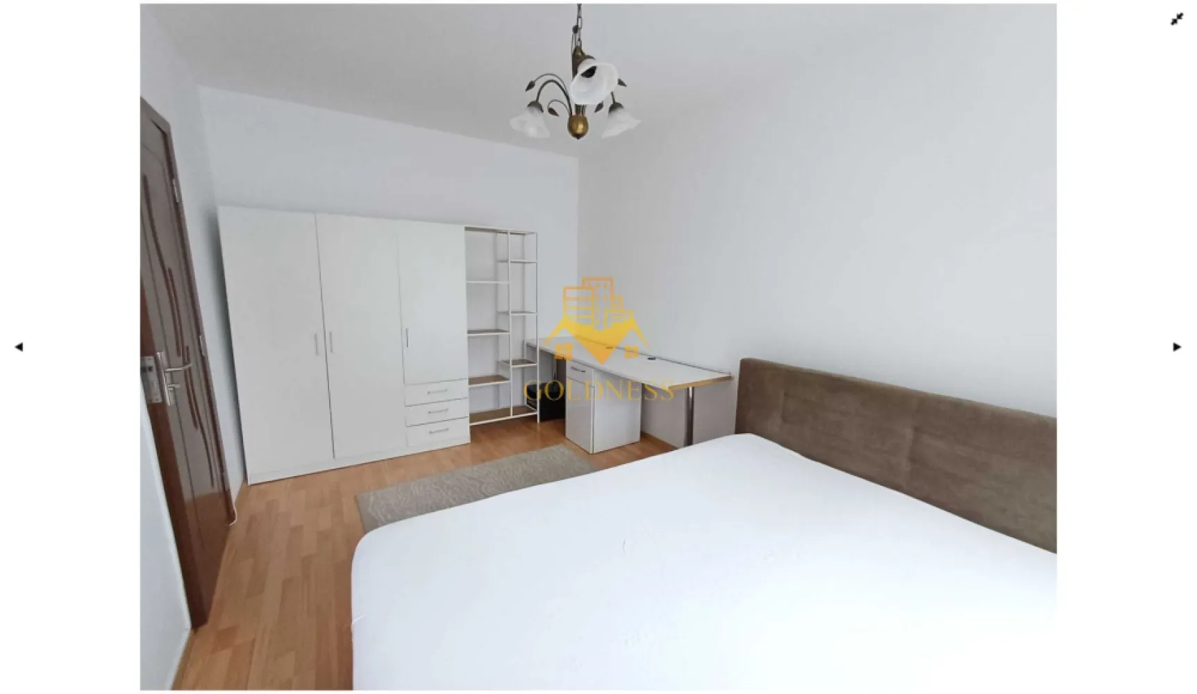 2 camere, C. Gheorgheni, Constantin Brâncuși, zona Alverna, BT - GOLDNESS Imobiliare vă propune spre închiriere un apartament cu 2 camere complet mobilat și utilat, la parter într-un imobil de 4 etaje, în Cartierul Gheorgheni. Posibilitate de parcare la liber în zona. Se află în apropierea stațiilor de transport în comun, magazine, restaurante, spații verzi, farmacii, etc. Apartamentul este compartimentat astfel: - dormitor cu pat matrimonial, dressing, noptiere - living cu bucatarie open space complet utilată și mobilată, canapea extensibilă, loc de servit masa - baie cu cada, calorifer port prosop și dulap pentru depozitare. - balcon de 8 mp. Imobilul este dotat cu toate cele necesare- centrală proprie, frigider, aragaz, hotă, mașină de spălat haine, etc. Dacă sunteți interesați de acest apartament și doriți să îl vizionați, dar și pentru alte oferte nu ezitați să ne contactați telefonic sau prin e-mail. Vă stăm la dispoziție! Pentru intermediere se percepe un comision de 50% din prețul chiriei! }}