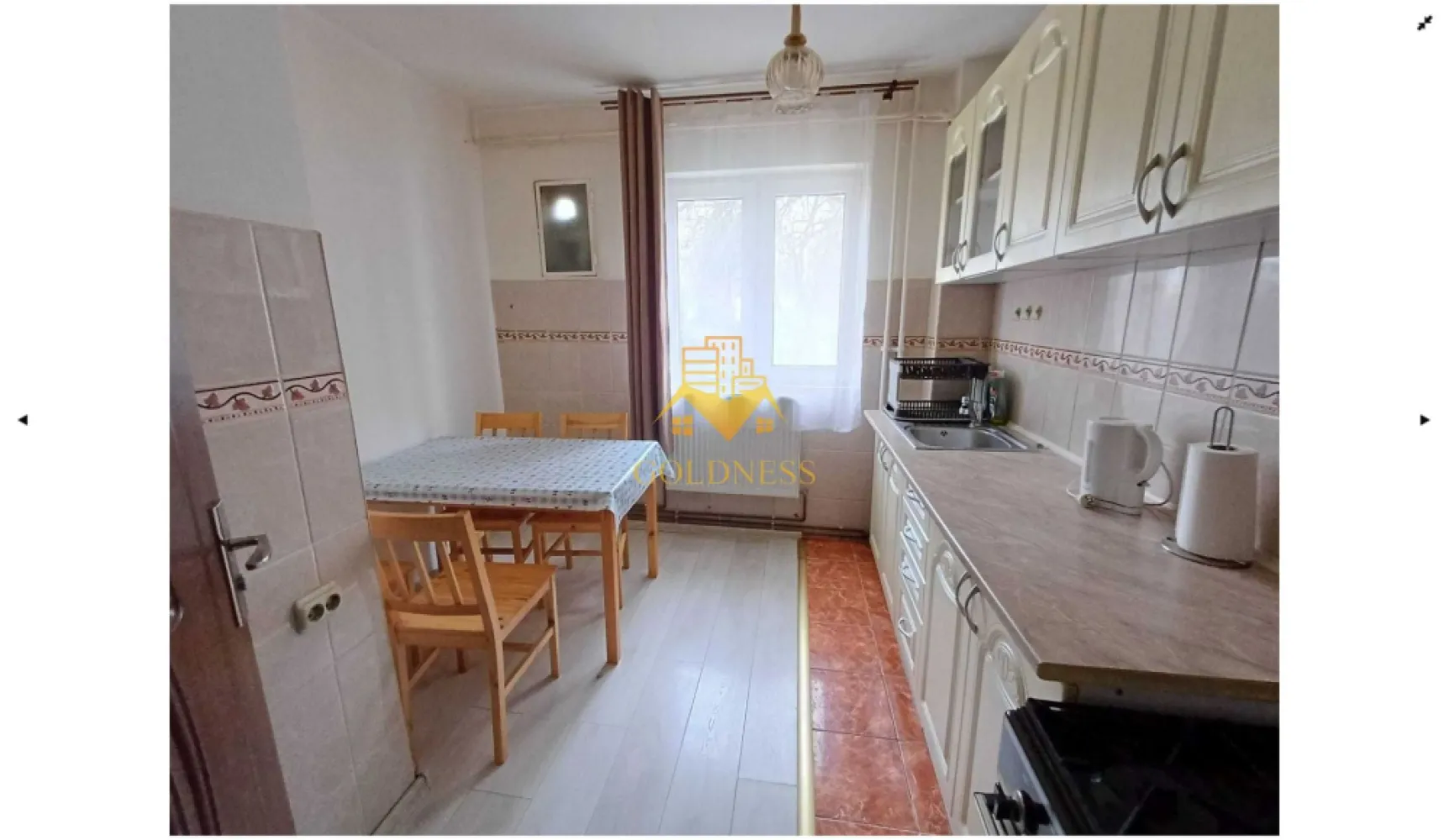 2 camere, C. Gheorgheni, Constantin Brâncuși, zona Alverna, BT - GOLDNESS Imobiliare vă propune spre închiriere un apartament cu 2 camere complet mobilat și utilat, la parter într-un imobil de 4 etaje, în Cartierul Gheorgheni. Posibilitate de parcare la liber în zona. Se află în apropierea stațiilor de transport în comun, magazine, restaurante, spații verzi, farmacii, etc. Apartamentul este compartimentat astfel: - dormitor cu pat matrimonial, dressing, noptiere - living cu bucatarie open space complet utilată și mobilată, canapea extensibilă, loc de servit masa - baie cu cada, calorifer port prosop și dulap pentru depozitare. - balcon de 8 mp. Imobilul este dotat cu toate cele necesare- centrală proprie, frigider, aragaz, hotă, mașină de spălat haine, etc. Dacă sunteți interesați de acest apartament și doriți să îl vizionați, dar și pentru alte oferte nu ezitați să ne contactați telefonic sau prin e-mail. Vă stăm la dispoziție! Pentru intermediere se percepe un comision de 50% din prețul chiriei! }}