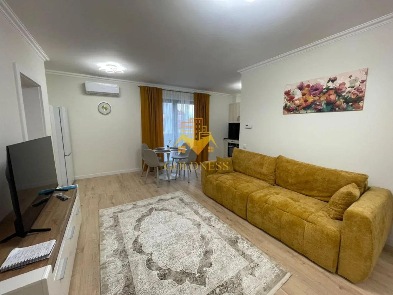 2 Camere Openspace, Lux, Intre lacuri, Parcare, FSEGA, Iulius Mall. - GOLDNESS Imobiliare vă propune spre închiriere un apartament cu 2 camere complet mobilat și utilat, la etajul 3 într-un imobil de 5 etaje, în Cartierul Intre lacuri! Parcare subterana inclusa! Se află în apropierea stațiilor de transport în comun, magazine, restaurante, spații verzi, farmacii, etc. Apartamentul este compartimentat astfel: - dormitor cu pat matrimonial, dressing, noptiere - living cu bucatarie open space complet utilată și mobilată, canapea extensibilă, loc de servit masa - baie cu dus walk-in, calorifer port prosop și dulap pentru depozitare. - balcon 4 mp. Imobilul este dotat cu toate cele necesare- centrală proprie, frigider, aragaz, hotă, mașină de spălat haine, etc. Dacă sunteți interesați de acest apartament și doriți să îl vizionați, dar și pentru alte oferte nu ezitați să ne contactați telefonic sau prin e-mail. Vă stăm la dispoziție! Pentru intermediere se percepe un comision de 50% din prețul chiriei! }}