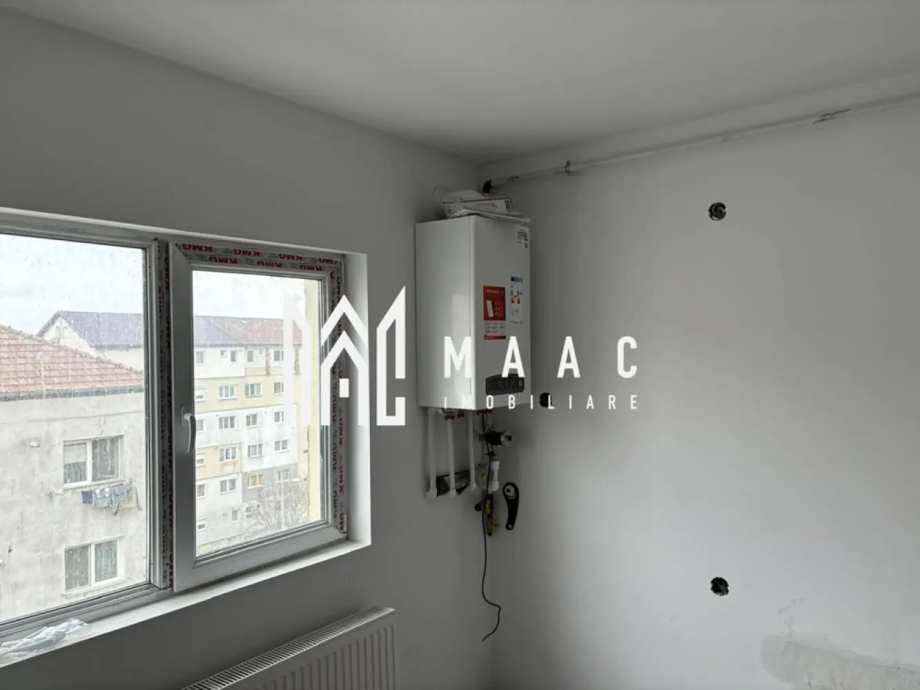 Apartament rezidențial I 2 camere I 44mpu I Stefan Cel Mare - MAAC Imobiliare vă prezintă spre achiziție un apartament modern cu 2 camere, perfect pentru un cămin confortabil, situat în zona Broscărie din Sibiu. 🏠 Caracteristici generale: - Tip apartament: Decomandat, cu o suprafață utilă de 44 mp. - Compartimentare: 1 dormitor, 1 living open-space cu bucătărie, 1 baie, 1 hol. - Etaj: Mansardă - Construcție: Clădire tip bloc din cărămidă, construită în 1980. Apartamentul a fost finalizat în 2013 și complet renovat în 2024. 🔥 Dotări și finisaje: - Încălzire proprie cu centrală termică și calorifere. - Predare la stadiul de cheie: uși celulare, parchet, gresie, faianță. -Sau la stadiul de alb, in fuctie de preferinte. 📍 Locație excelentă: - Zonă accesibilă, cu legături rapide către oraș, puncte de interes și transport în comun. Acest apartament oferă confortul unei locuințe moderne, într-o zonă bine conectată din Sibiu. Este gata să devină noul dumneavoastră cămin! Pentru mai multe detalii sau pentru programarea unei vizionări, contactați-ne chiar astăzi, specificând ID CP2824087 }}