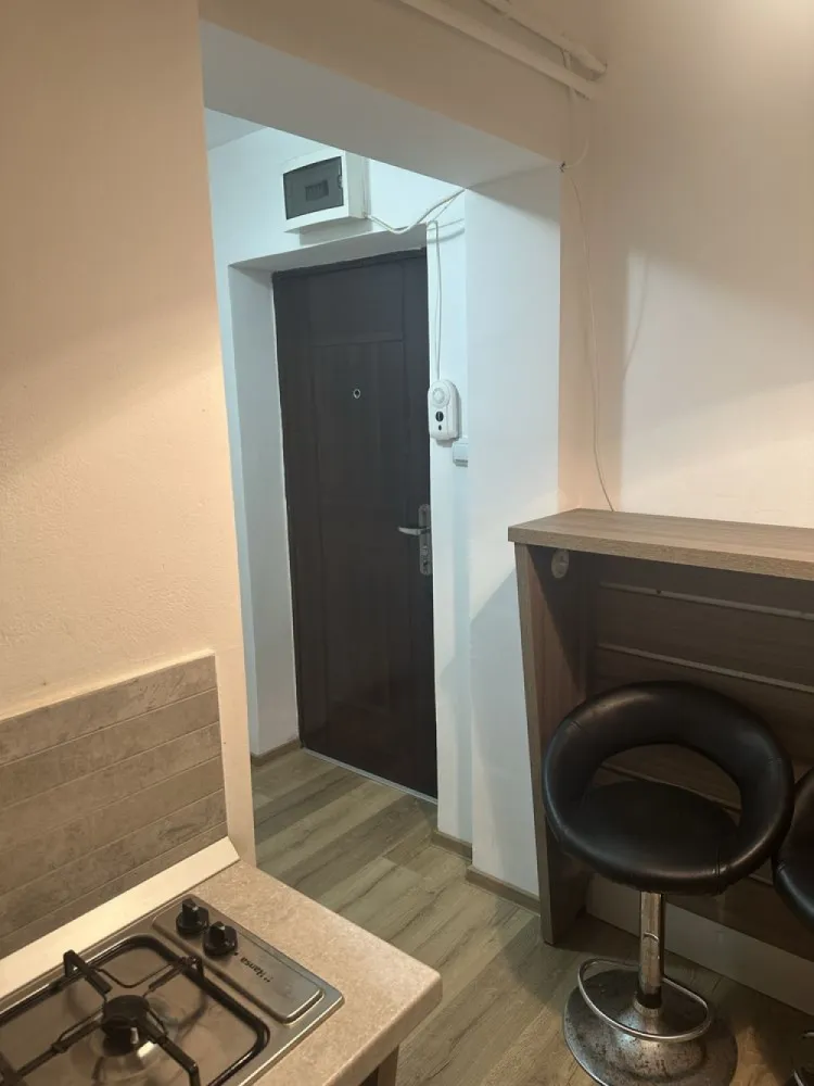 BRASADAS vinde garsoniera RENOVATA la PARTER in Micro 14.