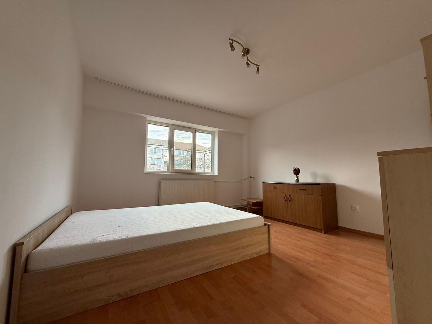 Chirie, apartament, 1 camera, 30 mp, Traian Lalescu Oradea. 250 E/lună