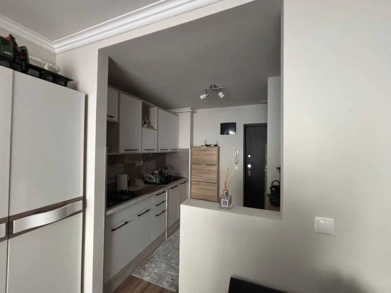 BRASADAS vinde garsoniera la PARTER - Agenția imobiliara BRASADAS vinde garsonieră complet mobilata, situată la PARTER pe Bld Cloșca. Se accepta schimb cu aparatament cu 2 camere + diferență. Www.brasadas.com. }}