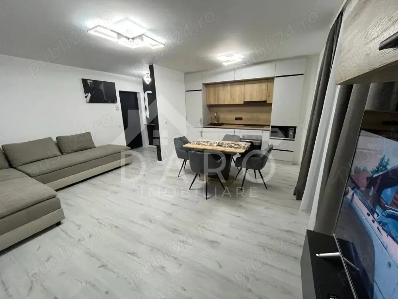 Apartament de inchiriat Ama rezidence - Apartament nou Cartier Unirii, Ama Residence Ofer spre închiriere apartament nou, finalizat în august 2025, situat în cartierul Unirii, în cadrul complexului rezidențial modern Ama Residence. Locuința este amplasată la etajul 2 al unui imobil nou, dotat cu lift, și beneficiază de loc de parcare subteran poziționat foarte aproape de intrarea în scară, precum și de boxă pentru depozitare situată la același nivel cu apartamentul. Detalii apartament: Suprafață utilă: 55 mp Compartimentare eficientă: living open-space cu bucătărie, dormitor, baie, terasă spațioasă Complet mobilat și utilat totul nou, la prima utilizare Dotări moderne: Mașină de spălat rufe Uscător de rufe Mașină de spălat vase Frigider încorporat Mobilier și electrocasnice moderne, în stare impecabilă Apartamentul se află într-o zonă liniștită, ferită de traficul intens, ideală pentru confort și relaxare. Preț: 450euro lună + utilități Garanție: 500 euro Ideal pentru persoane care își doresc un spațiu modern, curat și primitor. }}