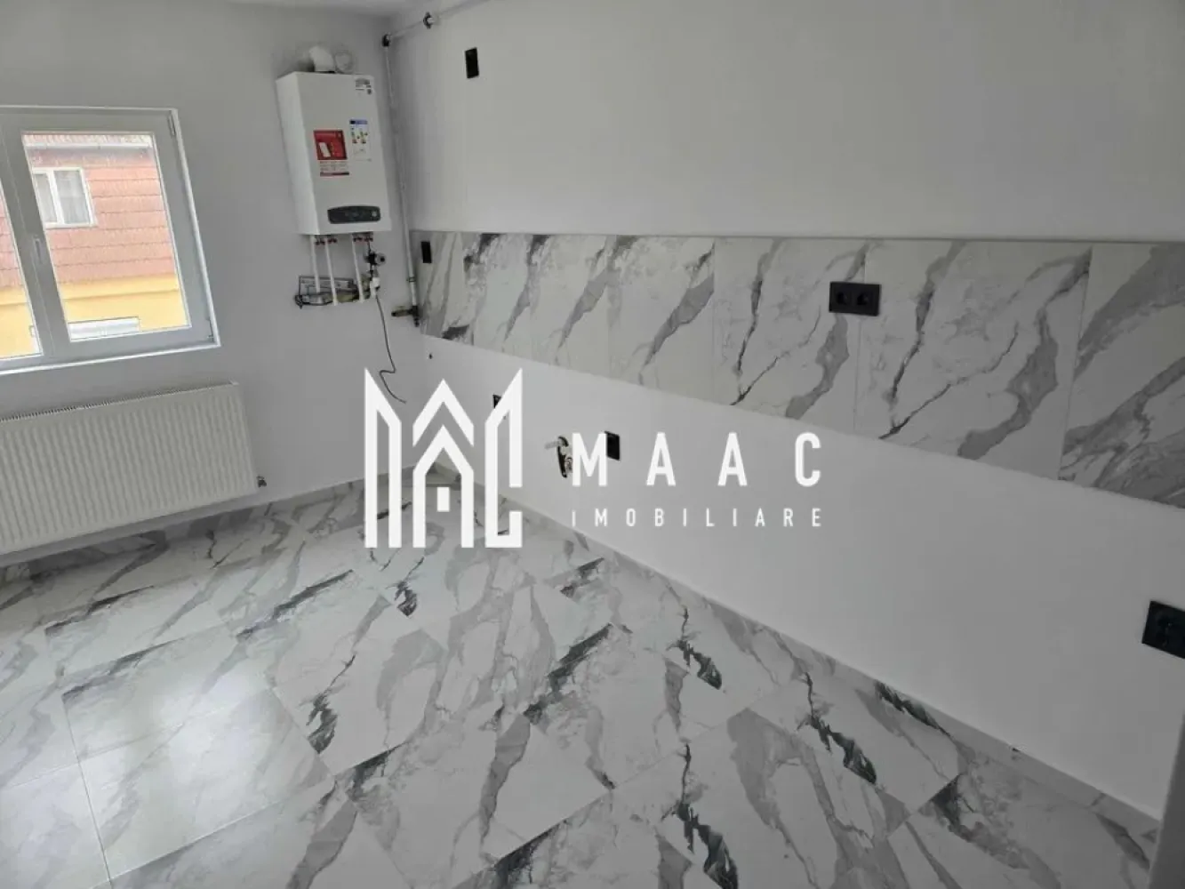 Apartament 2 Camere I Finisat I Broscarie | 44 MPU - MAAC Imobiliare vă prezintă un apartament cu 2 camere tip mansarda, situat în zona Broscarie. Compartimentare : Parter 21mp : living cu bucatarie open space, baie de 4mp Etaj 22.50mp : dormitor Proaspat renovat. Predarea se face la stadiul de "Alb" sau "La Cheie", fiind un avantaj pentru a va amenaja locuinta intr-un stil propriu. Disponibil imediat, se vinde doar cash. Ideal pentru familii tinere sau un cuplu la inceput de drum, zona linistita in imediata apropiere a centrelor comerciale. Pentru mai multe detalii sau pentru a programa o vizionare precizati ca ati vazut anuntul cu ID:CP2824079 }}