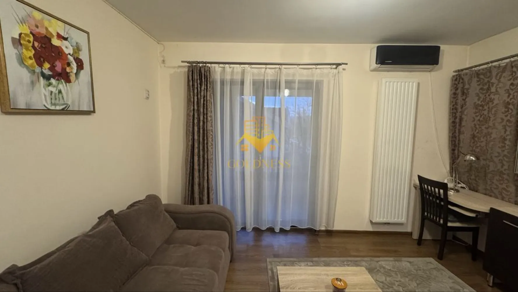 2 camere, Cartierul Gheorgheni, Constantin Brâncuși, Piața Hermes - GOLDNESS Imobiliare vă propune spre închiriere un apartament cu 2 camere decomandat, complet mobilat și utilat, la etajul 1 într-un imobil de 4 etaje cu lift, în Cartierul Andrei Mureșanu. Dispune de loc de parcare subteran. Se află în apropierea stațiilor de transport în comun, magazine, restaurante, spații verzi, farmacii, etc. Apartamentul este compartimentat astfel: - dormitor cu pat matrimonial, dressing, noptiere - living cu bucatarie open space complet utilată și mobilată, canapea extensibilă, loc de servit masa - baie cu cada, calorifer port prosop și dulap pentru depozitare. - balcon de 6 mp. Imobilul este dotat cu toate cele necesare- centrală proprie, frigider, aragaz, hotă, mașină de spălat haine, etc. Dacă sunteți interesați de acest apartament și doriți să îl vizionați, dar și pentru alte oferte nu ezitați să ne contactați telefonic sau prin e-mail. Vă stăm la dispoziție! Pentru intermediere se percepe un comision de 50% din prețul chiriei! }}