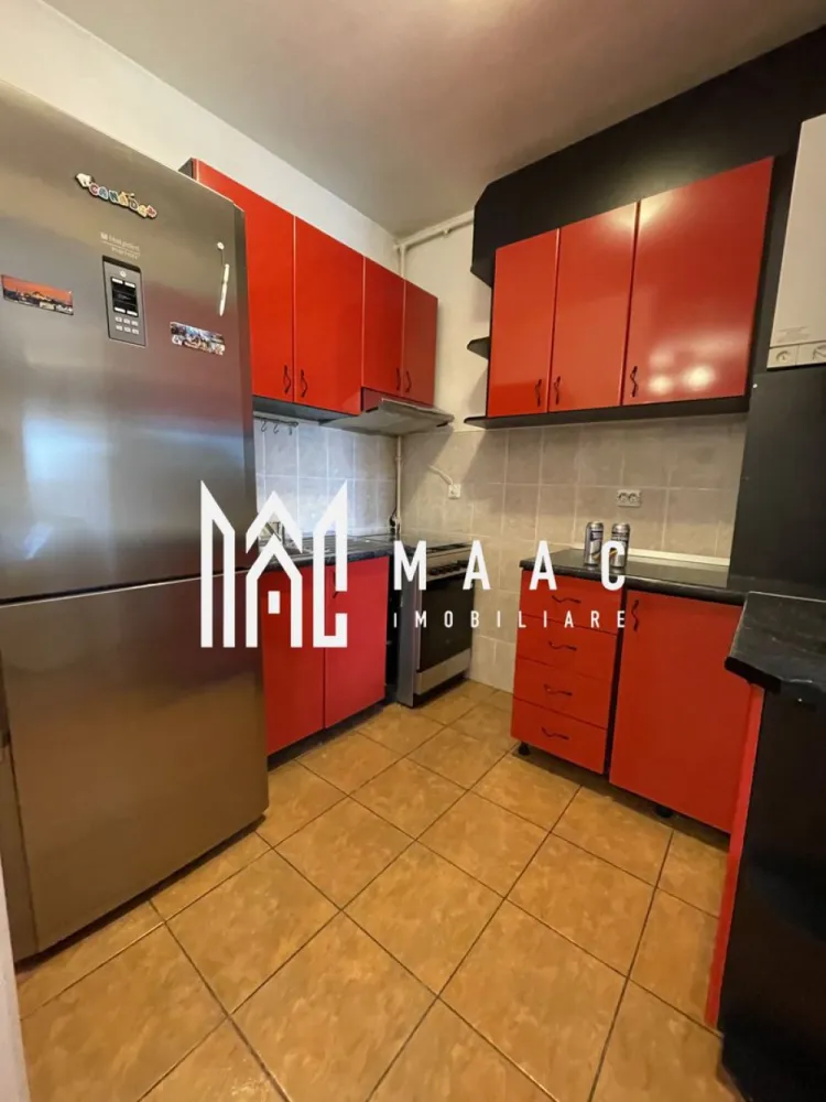 Apartament 3 camere Sibiu | Șelimbăr | decomandat, 85 mp, 2 băi - Apartament cu 3 camere decomandat în Șelimbăr, județul Sibiu, cu 85 mp utili, 2 băi, balcon și mobilier inclus, situat la etajul 1 al unui imobil finalizat.

Detalii proprietate:
• Suprafață utilă: 85 mp
• Suprafață totală: 99 mp
• Suprafață construită: 102 mp
• Compartimentare: decomandat
• Configurație: 2 dormitoare, living cu bucătărie open-space, 2 băi, hol și debara
• Etaj 1 din 4
• Balcon: 1 balcon
• Stare interioară: bună
• Imobil finalizat, construit în 2015
• Apartamentul se vinde complet mobilat și utilat

Proprietatea este situată în Șelimbăr, județul Sibiu.

Pentru detalii suplimentare și programarea unei vizionări, contactați echipa MAAC Imobiliare și menționați Cod anunț CP3210601.

Conținut optimizat cu AI, aprobat de agent uman.