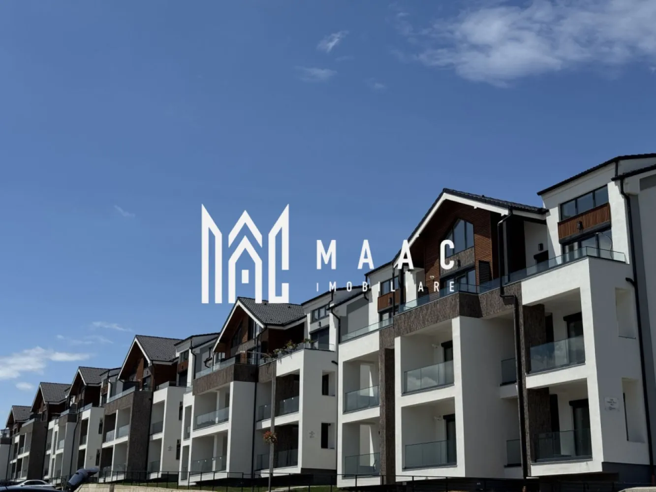 Apartament 2 camere decomandat | DaVinci, Cristian | 46 mp, etaj 1 - Apartament cu 2 camere decomandat în Cartierul DaVinci, Cristian, situat la etajul 1 al unui imobil finalizat în 2025, potrivit pentru cei care caută o locuință nouă, cu balcon și loc de parcare.

Detalii proprietate:
• Suprafață utilă: 46 mp
• Compartimentare: living cu bucătărie open-space, dormitor, baie și balcon de 3,4 mp
• Etaj 1 din 2
• 1 baie, 1 bucătărie, 1 dormitor
• Apartament finalizat, cu predare la stadiul de alb
• Posibilitate de predare la cheie, în funcție de preferințe
• 1 loc de parcare
• Orientare Sud-Est
• Construcție din 2025

Cartierul DaVinci este un ansamblu rezidențial modern, remarcat prin arhitectura contemporană, spațiile verzi generoase și accesul facil către principalele puncte de interes din zonă. Poziționarea apartamentului într-un cartier nou oferă un cadru bine organizat și un plus de confort pentru viața de zi cu zi.

Pentru detalii suplimentare și programarea unei vizionări, contactați echipa MAAC Imobiliare și menționați Cod anunț CP3213508.

Conținut optimizat cu AI, aprobat de agent uman.