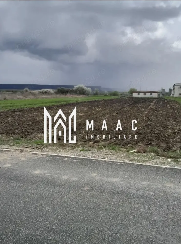 Teren intravilan | 1.530 mp |cu dublă deschidere la drum - MAAC Imobiliare vă propune la vânzare teren intravilan 1.530 mp – oportunitate investițională Terenul este amplasat într-o zonă cu potențial ridicat de dezvoltare și beneficiază de două deschideri la drum, oferind acces facil și multiple posibilități de organizare sau parcelare. Proprietatea dispune de utilități în zonă (apă, curent, gaz), facilitând demararea rapidă a oricărui proiect. Datorită poziționării și caracteristicilor sale, terenul este ideal pentru activități industriale, servicii, depozitare, hale sau alte investiții comerciale. Suprafață: 1.530 mp Regim: intravilan Dublă deschidere la drum Utilități în apropiere Destinație: industrial / servicii / depozite Pentru mai multe detalii specificati ca ati vazut anuntul cu ID: CP2986840 }}