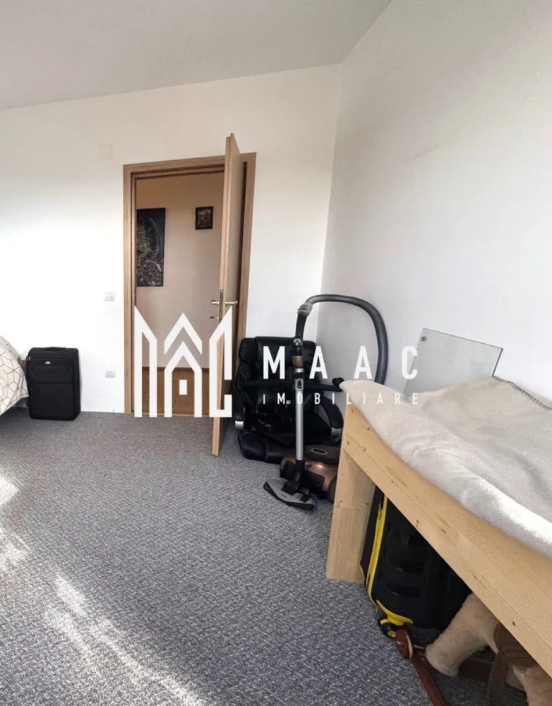 Apartament 3 camere I Cartierul Arhitecților - Maac Imobiliare vă propune spre vânzare un apartament spațios, luminos și excelent compartimentat, situat într-o zonă liniștită și foarte bine conectată . Caracteristici principale: • 2 dormitoare confortabile • 1 living generos • 2 băi • 1 bucătărie open-space cu zona de dining despărțit de living printr-un geam securizat care se glisează • 2 balcoane de 8 mp și 12 mp • Loc de parcare inclus • Complet mobilat și utilat • Necesită doar mici renovări – ideal pentru personalizare după preferințe Pentru detalii suplimentare vă rugăm să menționați telefonic ID-ul anunțului: CP2824008 }}