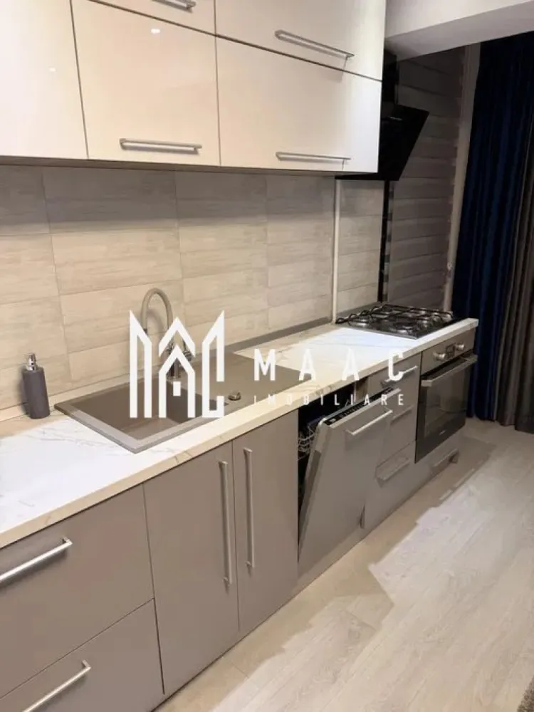 Apartament 2 camere | Șelimbăr – Doamna Stanca | Lângă Kaufland - MAAC Imobiliare vă propune spre închiriere un apartament modern cu 2 camere, situat în Șelimbăr, pe strada Doamna Stanca, într-un complex rezidențial apreciat, aflat în imediata apropiere a Kaufland Șelimbăr și la doar câteva minute de Shopping City Sibiu. Locuința are o suprafață utilă de 58 mp (exclus balcon) și este compartimentată eficient, oferind un spațiu bine organizat: living open space cu bucătărie complet echipată dormitor spațios baie modernă, dotată cu duș walk-in Apartamentul este complet mobilat și utilat cu mobilier modern și electrocasnice de calitate, fiind pregătit pentru mutare imediată. Printre dotări se numără: mașină de spălat rufe cu uscător (LG 2 în 1) mașină de spălat vase frigider, aragaz și cuptor aer condiționat televizoare în fiecare cameră finisaje premium (parchet, gresie, faianță tip mozaic) Imobilul dispune de locuri de parcare în regim „primul venit – primul servit”, însă locul de parcare nu este inclus în prețul chiriei. Condiții de închiriere: nu se acceptă animale de companie disponibilitate imediata. Pentru mai multe detalii și programarea unei vizionări, vă invităm să ne contactați, menționând ID-ul ofertei:CP2978046 }}