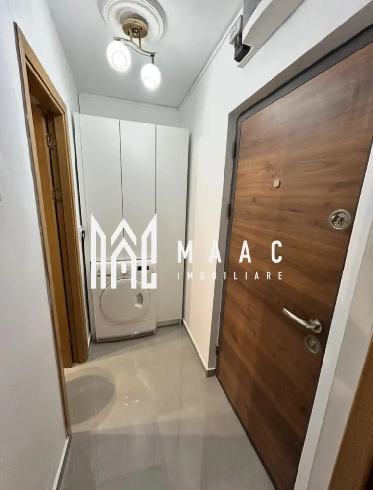 Apartament 2 camere | ETAJ 1 | Mobilat | Ștefan cel Mare - Maac Imobiliare prezintă spre vânzare un apartament cu 2 camere, ideal pentru un început confortabil sau pentru investiție, situat într-o zonă liniștită și verde a orașului. Detalii imobil: Suprafață utilă: 38 mp Etaj: 1, poziționat pe mijloc Bloc izolat termic Orientare vestică, cu vedere spre stradă slab circulată Liniște și multă verdeață în zonă Dotări și beneficii: Apartament complet mobilat și utilat, conform fotografiilor Mașină de spălat rufe Uscător de rufe cu corp de depozitare (pantofi și alte obiecte) Cuptor electric și frigider Centrală termică nouă Vaillant, eficientă și economică Baie complet finisată, cu design modern Ușă metalică de calitate Predare la cheie – mutare imediată Livingul nu a fost îmbunătățit, rămânând la latitudinea viitorului proprietar pentru personalizare Localizare: Strada Ștefan cel Mare Zonă liniștită, cu acces rapid la toate facilitățile necesare Facilități în apropiere: Locuri de parcare disponibile Stație de autobuz Supermarket (Profi) Farmacie Sală de fitness (Unic Gym) Parc și teren de joacă pentru copii Acest apartament se remarcă prin poziționarea foarte bună, liniște, accesibilitate și potențial excelent atât pentru locuire, cât și pentru investiție. Pentru mai multe detalii sau pentru programarea unei vizionări, vă rugăm să ne contactați și să menționați telefonic codul anunțului CP2254738. }}