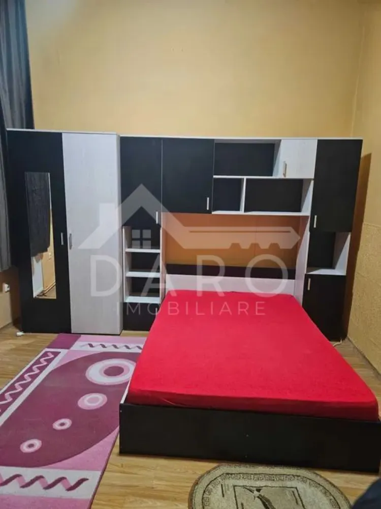 Dau în chirie apartament cu o cameră zona cetății(central) - 🏡 Garsonieră de închiriat – Zona Cetății | Parter | 300 € Cauți ceva accesibil, bine poziționat și gata de mutat? Această garsonieră este ideală pentru o persoană sau un cuplu care vrea să locuiască aproape de centrul orașului. 📍 Localizare excelentă – zona Cetății (central): La câteva minute de mers pe jos de toate punctele de interes – magazine, transport, zone de relaxare. 📐 Detalii proprietate: • Suprafață: 30 mp • Compartimentare: decomandat • Etaj: Parter • Posibilitate de parcare în curte 🚗 🏠 Compartimentare: • Cameră spațioasă • Bucătărie separată • Baie • Hol 🔧 Dotări: • Complet mobilat și utilat • Mașină de spălat • Bucătărie funcțională • Încălzire proprie 💡 Ideal pentru chirie pe termen lung, zonă liniștită și sigură. 💰 Preț: 300 €/lună 📞 Pentru detalii și vizionare: Coman Maria – 0749 535 729 }}