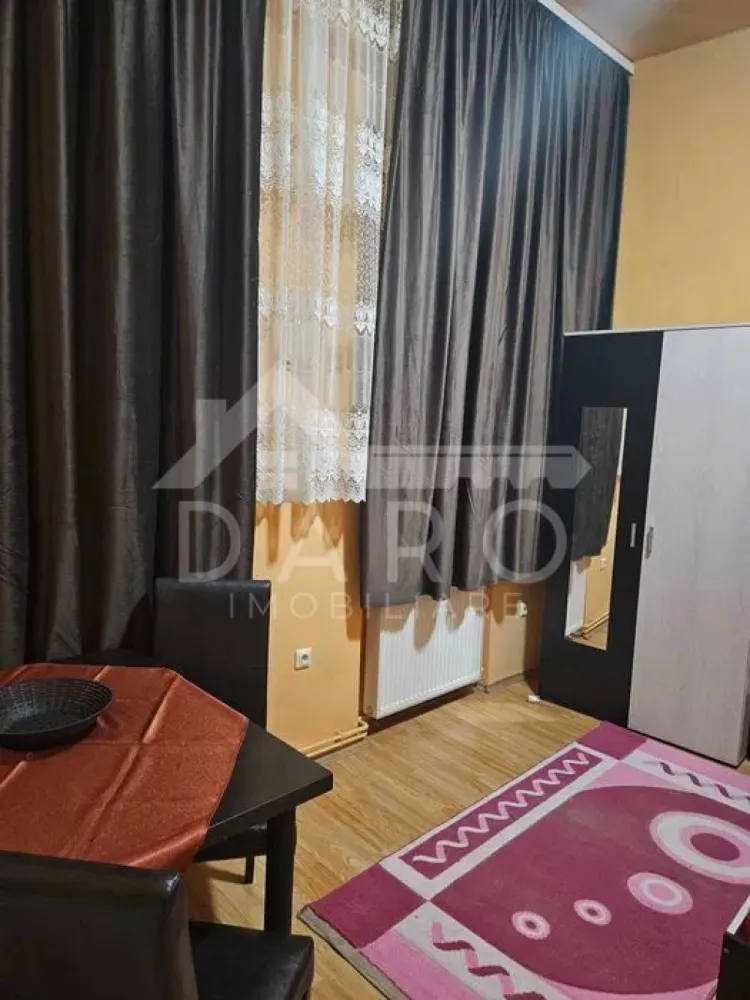 Dau în chirie apartament cu o cameră zona cetății(central)