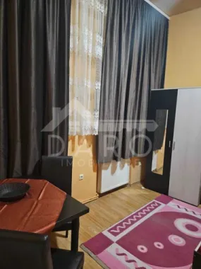 Dau în chirie apartament cu o cameră zona cetății(central)