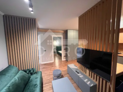 Dau in chirie 2 camere - lux - loc de parcare inclus