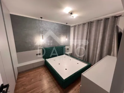 Dau in chirie 2 camere - lux - loc de parcare inclus