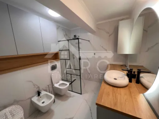 Dau in chirie 2 camere - lux - loc de parcare inclus