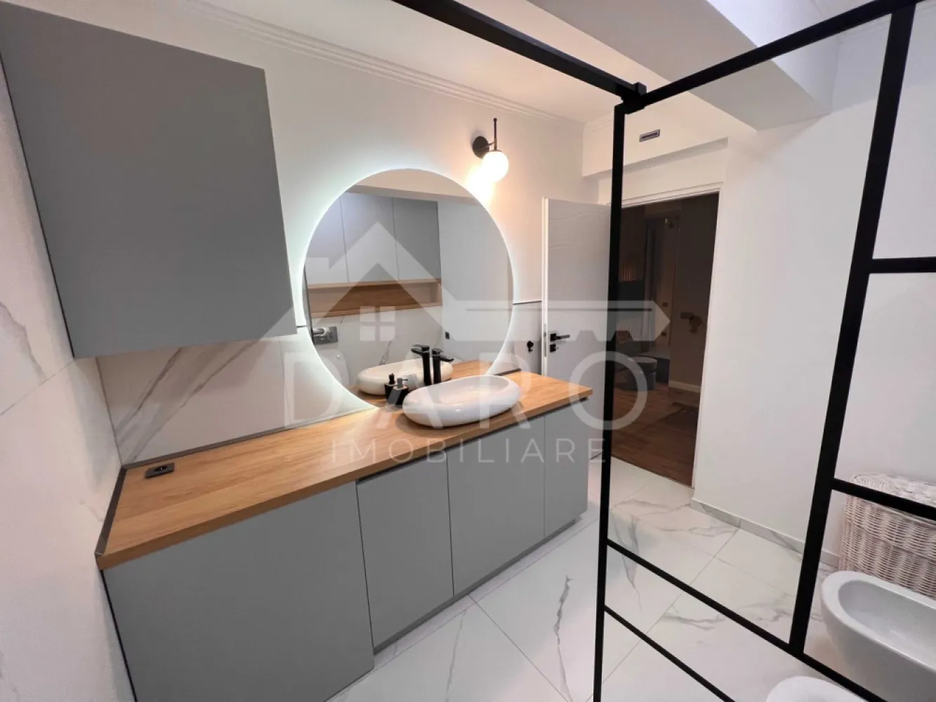 Dau in chirie 2 camere - lux - loc de parcare inclus