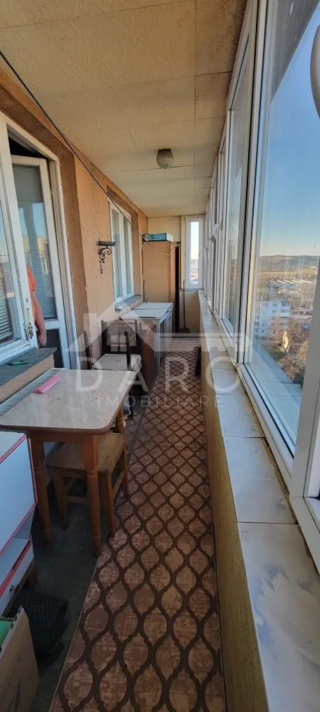 🏡 De vânzare apartament 2 camere | 47 mp | Mureșeni | 85.000 € - 🏡 De vânzare apartament 2 camere | 47 mp | Mureșeni | Etaj 10 | 85.000 € ✨ Descriere: Vă propunem spre vânzare un apartament cu 2 camere, decomandat, situat în cartierul Mureșeni, pe strada Gheorghe Doja, într-o zonă accesibilă și bine conectată la oraș. Apartamentul are o suprafață utilă de 47 mp și este situat la etajul 10 din 10, oferind lumină naturală pe tot parcursul zilei și o priveliște deschisă asupra zonei. Imobilul este bine întreținut, beneficiind de lift nou, izolație exterioară și hidroizolație recent refăcută, ceea ce oferă un plus de confort și siguranță. 🏠 Compartimentare: • Living • Dormitor • Bucătărie • Baie • Hol 🔧 Avantaje: • Compartimentare decomandată • Bloc termoizolat • Hidroizolație nouă • Lift modern • Zonă cu acces facil la magazine, transport public și alte puncte de interes 📍 Localizare: Mureșeni – strada Gheorghe Doja 💰 Preț: 85.000 € 📞 Pentru detalii și vizionări: Coman Maria – 0749 535 729 }}