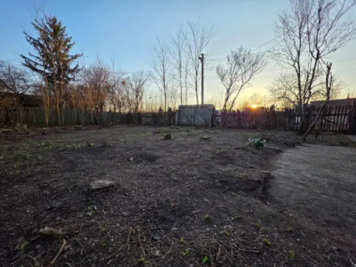 Vând casă bătrânească