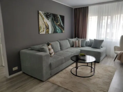 Vanzare - apartament cu 3 camere, Micro 16, renovat, mobilat nou