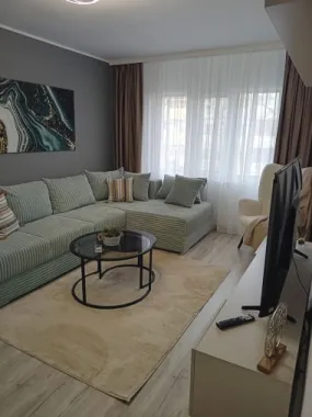 Vanzare - apartament cu 3 camere, Micro 16, renovat, mobilat nou