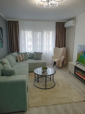 Vanzare - apartament cu 3 camere, Micro 16, renovat, mobilat nou