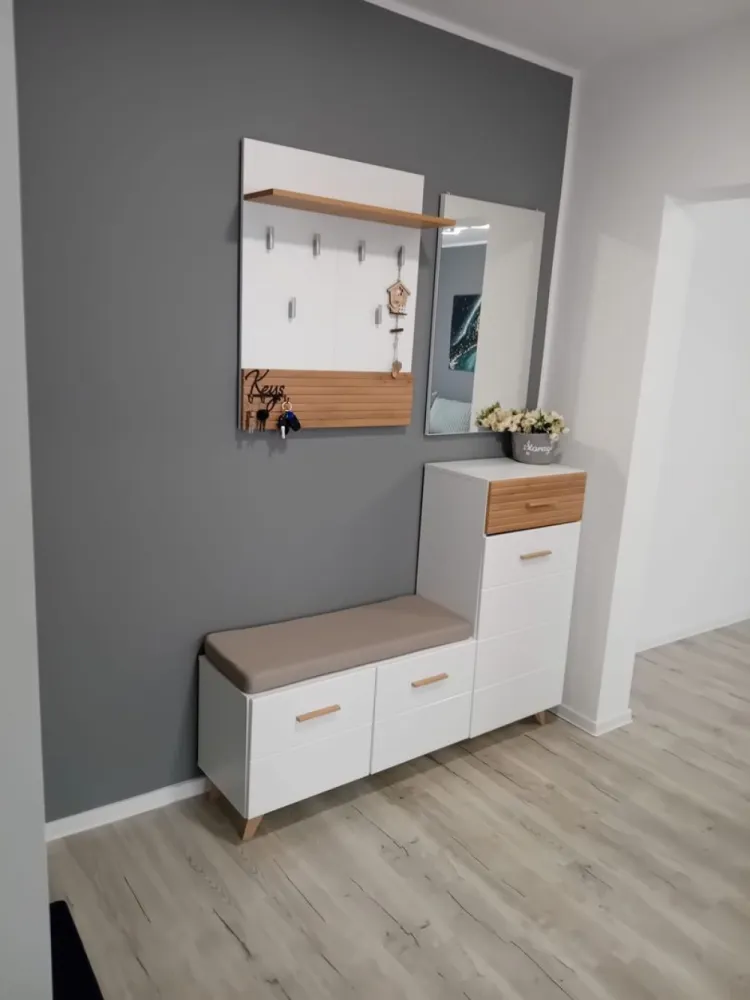 Vanzare - apartament cu 3 camere, Micro 16, renovat, mobilat nou