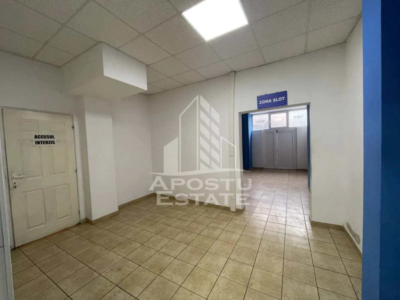 Spatiu comercial cu vad, 98 mp, langa Piata Aurora, zona Dambovita - APOSTU ESTATE ofera spre inchiriere un spatiu comercial de 98 mp, cu vad comercial foarte bun, situat in zona Dambovita - Piata Aurora

Spatiul este amplasat intr- o zona cu trafic pietonal intens.
Suprafata utila este de aproximativ 98 mp, si este compartimentat astfel:
- sala de vanzare cu suprafata vitrata generoasa, cu intrare din strada;
- grup sanitar;
- spatiu depozitare/birou cu acces aprovizionare din partea din spate.
Confortul termic este asigurat prin centrala proprie pe gaz cu calorifere si climatizare.

Pentru mai multe detalii sau pentru stabilirea unei vizionari, nu ezitati sa ne contactati.
CP2808910