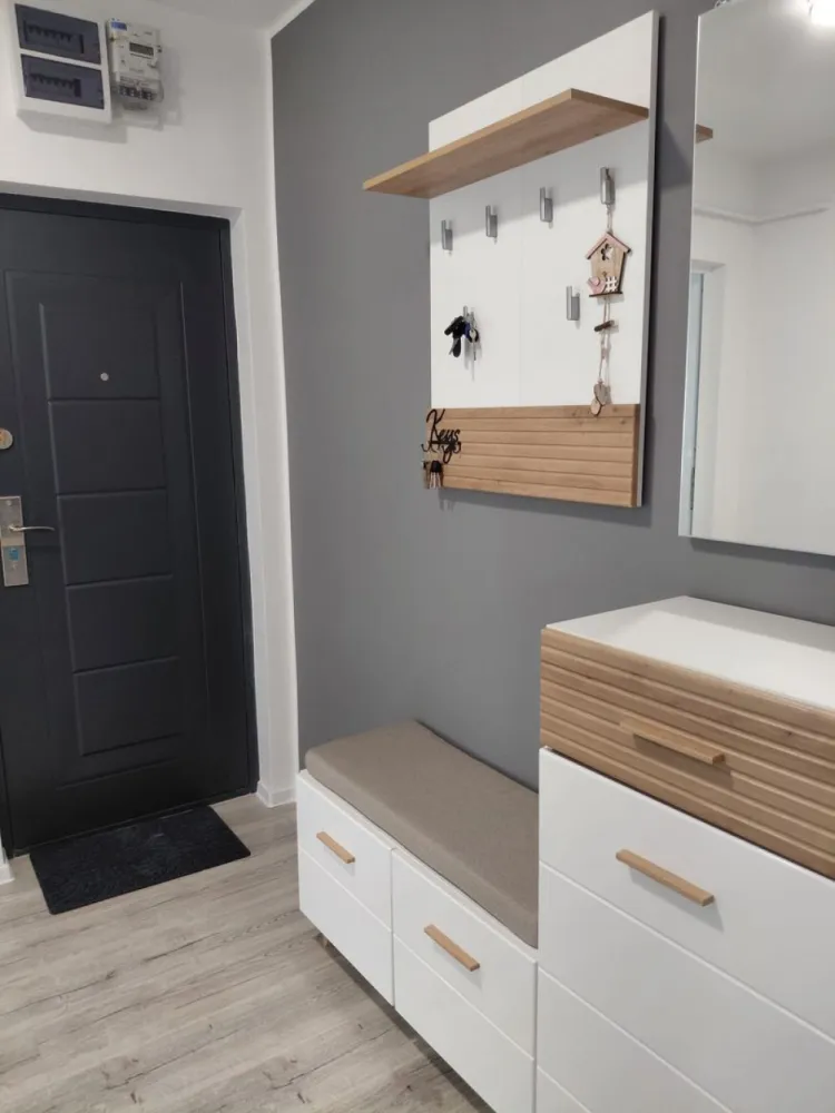 Vanzare - apartament cu 3 camere, Micro 16, renovat, mobilat nou