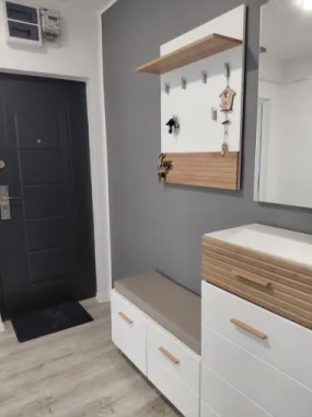 Vanzare - apartament cu 3 camere, Micro 16, renovat, mobilat nou