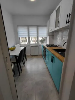 Vanzare - apartament cu 3 camere, Micro 16, renovat, mobilat nou