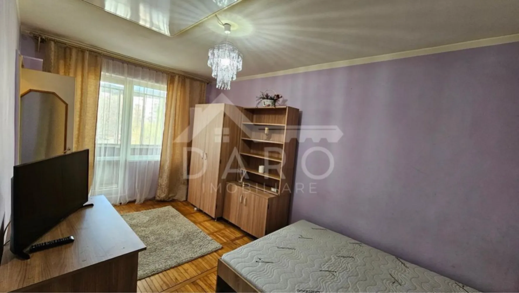 🏡 De vânzare apartament 1 cameră | 24 mp | Tudor – Diamant | Etaj 2 - 🏡 De vânzare apartament 1 cameră | 24 mp | Tudor – Diamant | Etaj 2 | 67.000 € | ✨ Descriere: Se oferă spre vânzare apartament cu 1 cameră, situat în cartierul Tudor, zona Diamant (lângă piață), într-o zonă liniștită și foarte bine conectată la oraș. Locuința este poziționată la etajul 2 din 4 și beneficiază de acces rapid la magazine, transport în comun, școli și alte puncte de interes. Este o alegere excelentă atât pentru locuit, cât și pentru investiție (închiriere rapidă datorită zonei). 🏠 Compartimentare: • Cameră • Bucătărie • Baie • Hol • Balcon închis 🔧 Avantaje: • Etaj intermediar (2/4) • Zonă foarte căutată – Tudor (Diamant) • Ideal pentru investiție • Acces facil la toate facilitățile urbane • Bloc liniștit 📍 Localizare: Tudor – zona Diamant (lângă piață) 💰 Preț: 67.000 € 📞 Pentru detalii și vizionări: Coman Maria – 0749 535 729 🥝 Prin Kiwi Finance beneficiezi de: • Consultanță financiară 100% GRATUITĂ • Oferte de la peste 12 bănci colaboratoare • Alegerea celei mai bune variante de credit • Suport complet până la obținerea creditului 🔥 #hashtaguri: #imobiliare #targumures #tudor #diamant #apartamentdevanzare #garsoniera #investitie #kiwifinance #creditipotecar #consultantafinanciara #realestate #vanzare #romania