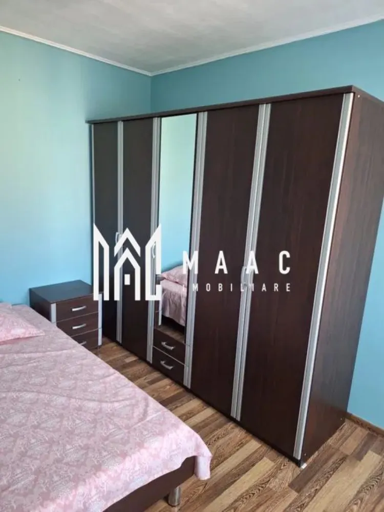 Apartament | 2 camere | Balcon | 45 MPU | Terezian - Maac Imobiliare vă propune spre închiriere un apartament modern, primitor și complet utilat – situat în inima cartierului Terezian, una dintre cele mai dorite zone pentru familii! Descoperiți un apartament semidecomandat, extrem de îngrijit și amenajat cu bun gust, ideal pentru cei care caută confort, liniște și acces imediat la toate facilitățile zonei. Proprietatea se află la etajul 4 al unui bloc solid, construit între 1977–1990, și se bucură de o suprafață utilă de 45 mp, perfect optimizată pentru nevoile unei familii moderne. Compartimentare inteligentă & spații primitoare Acest apartament vă întâmpină cu: Living luminos, ideal pentru momente relaxante Dormitor confortabil, perfect pentru un somn odihnitor Bucătărie complet utilată, cu tot ce aveți nevoie pentru gătit Baie modernizată, curată și funcțională Hol generos, ce oferă fluiditate întregului spațiu Balcon perfect pentru cafea și relaxare Cămară suplimentară, excelentă pentru depozitare Apartamentul se închiriază mobilat complet, astfel încât vă puteți muta imediat, fără griji și fără alte investiții! Dotări care fac diferența Centrală termică proprie – costuri mici și temperatură optimă Aer condiționat – confort garantat vara Izolație exterioară – economie la consumul de energie Electrocasnice incluse, gata de utilizat. Condiții de închiriere: Se percepe un comision în cuantumul unei chirii lunare. Nu este pet-friendly. Pentru mai multe detalii și programarea unei vizionări, vă invităm să contactați Maac Imobiliare, specificând CP2823821 }}