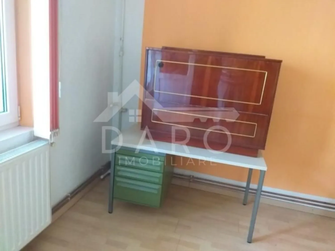 Garsoniera 34 mp, zona Dambu Pietros - 🏡 De vânzare garsonieră | 34 mp | Etaj 3 | Bd. 1848 | 60.000 € (negociabil) ✨ Descriere: Se oferă spre vânzare garsonieră situată în Târgu Mureș, pe Bulevardul 1848, într-o zonă accesibilă, cu toate facilitățile la îndemână. Locuința are o suprafață de 34 mp și este poziționată la etajul 3, fiind potrivită atât pentru locuit, cât și pentru investiție (închiriere). 🏠 Compartimentare: • Cameră • Bucătărie • Baie • Hol 🔧 Dotări: ✔ geamuri termopan ✔ gaz ✔ toate utilitățile disponibile ✔ apartament funcțional, ușor de personalizat 📍 Locație: ✔ Bd. 1848 ✔ acces rapid la magazine, transport public ✔ zonă bine conectată 💰 Preț: 60.000 € (negociabil) 📞 Detalii și vizionări: Coman Maria - 0749 535 729 🤝 Proprietate promovată prin Daro Imobiliare 🥝 Prin Kiwi Finance beneficiezi de: ✔ consultanță financiară GRATUITĂ ✔ oferte de la peste 12 bănci colaboratoare ✔ alegerea celei mai bune variante de credit ✔ suport complet până la obținerea finanțării }}