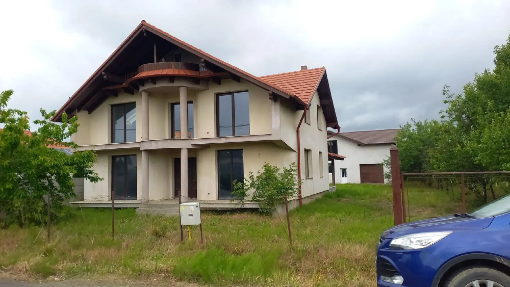 BRASADAS vinde casa individuala zona Odoreului. - Agenția imobiliara BRASADAS vinde prin REPREZENTARE EXCLUSIVA casa individuala situata in Martinesti, strada Izvoarelor, in zona Odoreului. Www.brasadas.com. }}