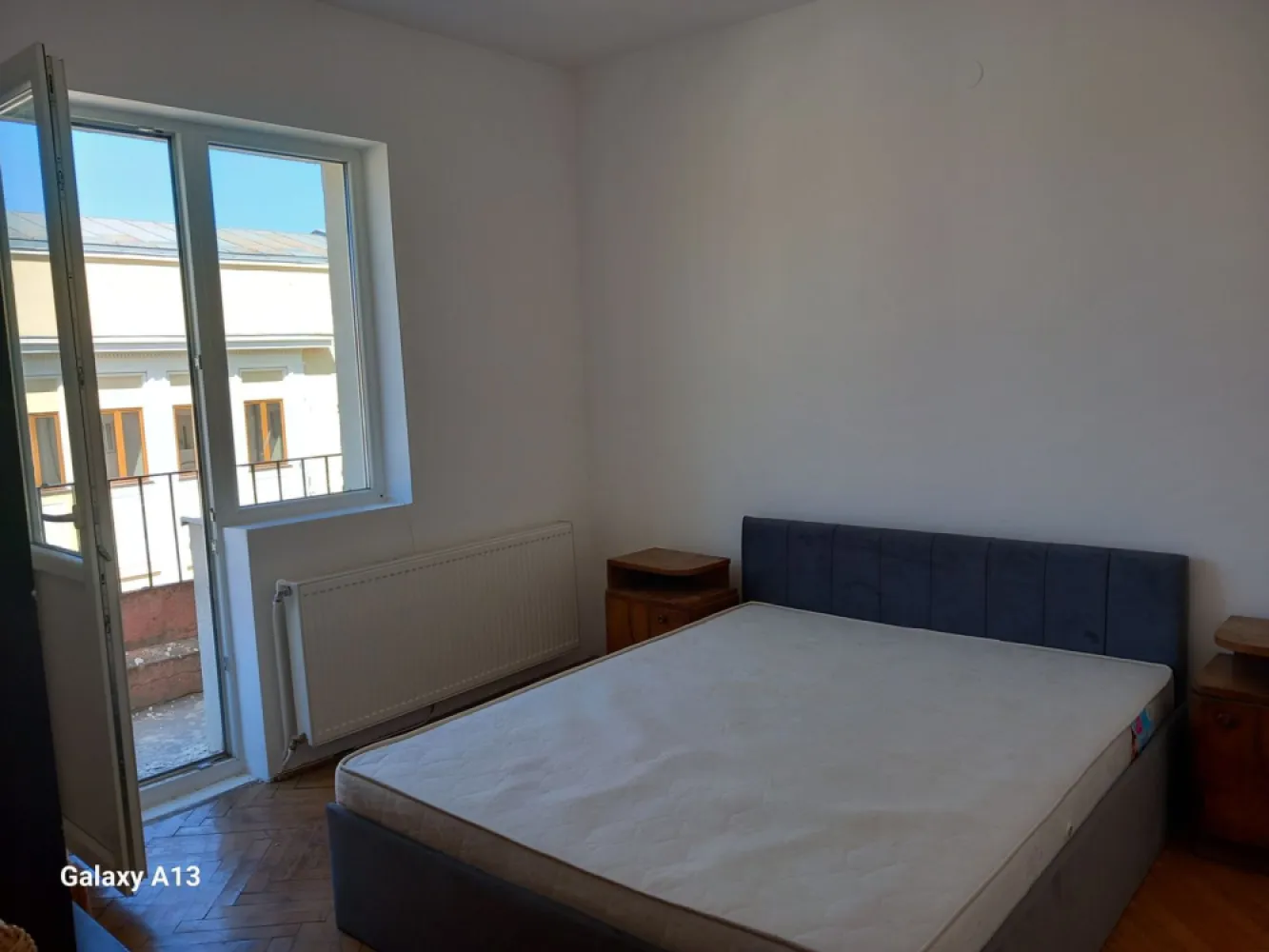 BRASADAS vinde ap 1 cam 4/4 ULTRACENTRAL RENOVAT si MOBILAT. - Agenția imobiliara BRASADAS vinde apartament RENOVAT cu 1 camera in zona ULTRACENTRALA pe I C Bratianu la etajul 4/4. Apartamentul are CENTRALA TERMICA si este MOBILA si UTILAT partial. Suprafata utila este 31mp. www.brasadas.com. }}