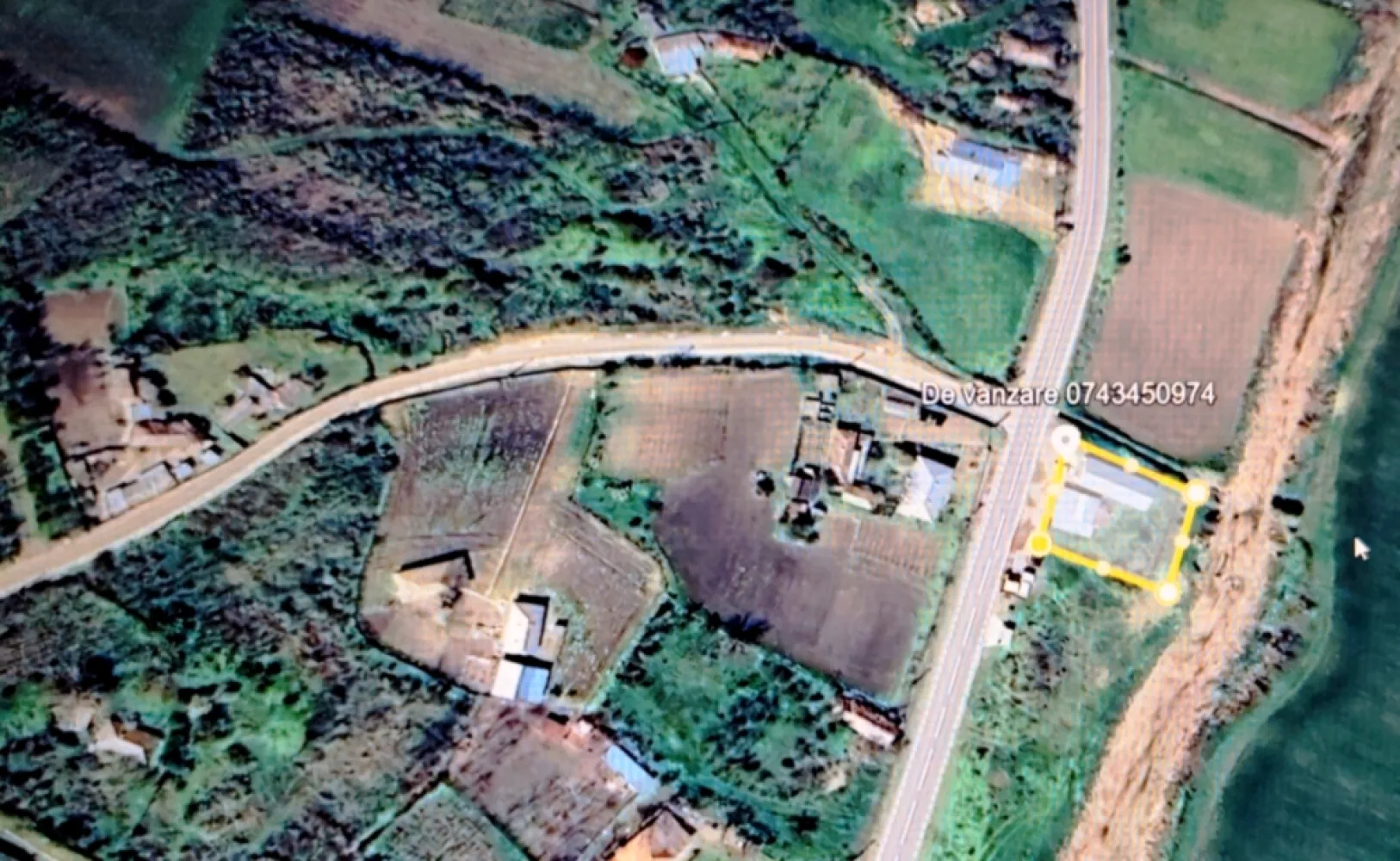 Oportunitate deosebită! Teren de vânzare cu construcții - Oportunitate deosebită! Teren de vânzare cu construcțiiCavadinești - GalatiSuprafață: 800 mp – ideal pentru locuință sau investițieConstrucții existente – posibilitate de renovare sau extindereUtilități disponibile în zonăActe în regulăPreț: NegociabilPentru detalii, mesaj privat! }}