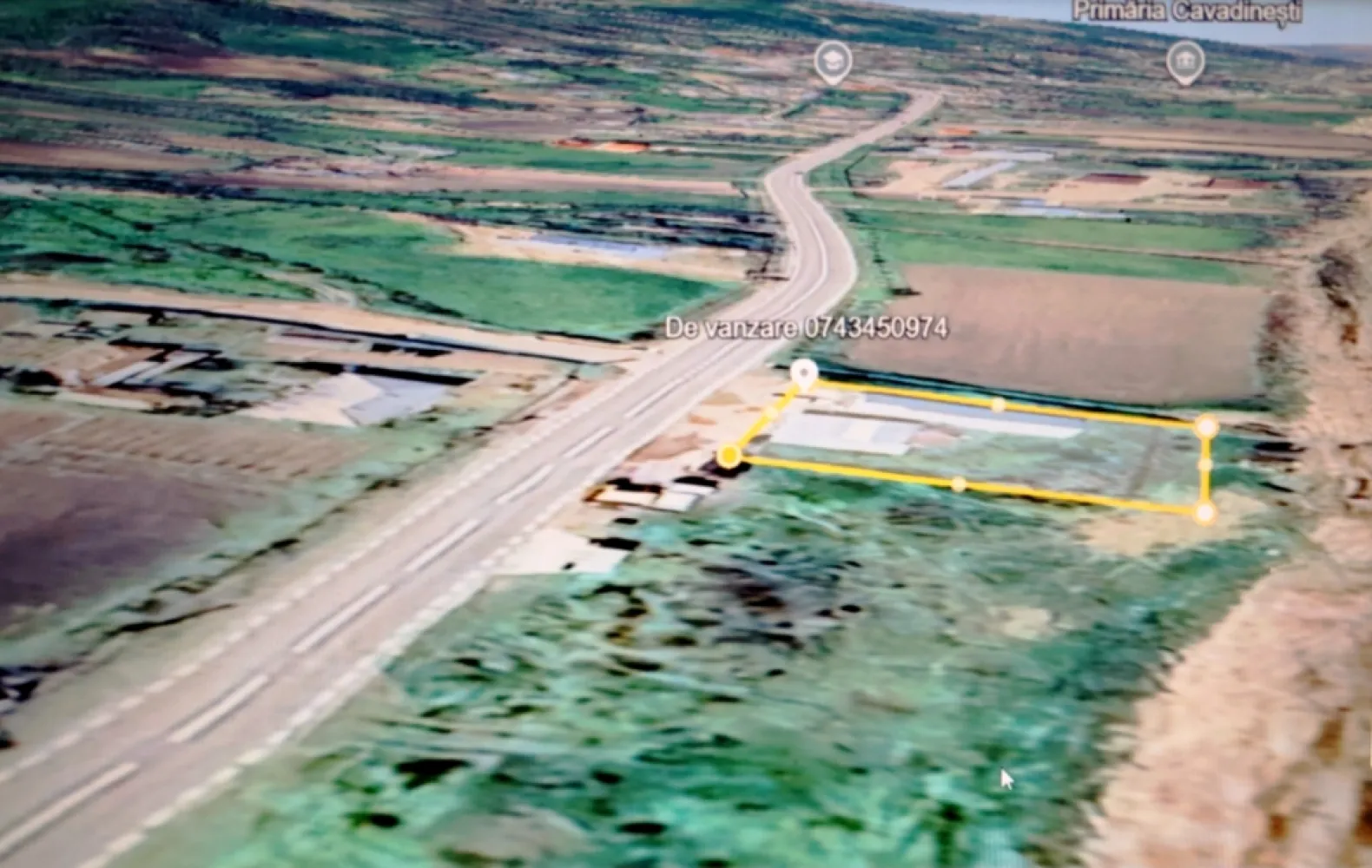 Oportunitate deosebită! Teren de vânzare cu construcții - Oportunitate deosebită! Teren de vânzare cu construcțiiCavadinești - GalatiSuprafață: 800 mp – ideal pentru locuință sau investițieConstrucții existente – posibilitate de renovare sau extindereUtilități disponibile în zonăActe în regulăPreț: NegociabilPentru detalii, mesaj privat! }}