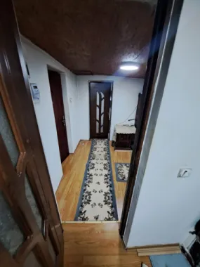Descriere Super ofertă Doar luna iulie!!!  Casă 3 camere ,bucatarie + 1000 mp teren | Singureni Stejaru | 27 km de București Se vinde casă bătrâneasc
