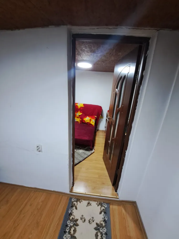 Descriere Super ofertă Doar luna iulie!!!  Casă 3 camere ,bucatarie + 1000 mp teren | Singureni Stejaru | 27 km de București Se vinde casă bătrâneasc