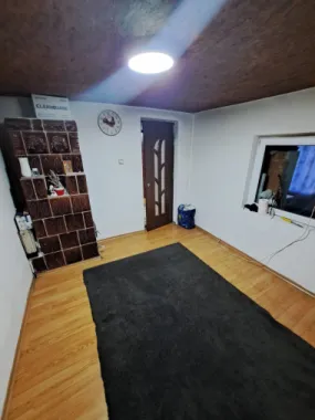 Descriere Super ofertă Doar luna iulie!!!  Casă 3 camere ,bucatarie + 1000 mp teren | Singureni Stejaru | 27 km de București Se vinde casă bătrâneasc