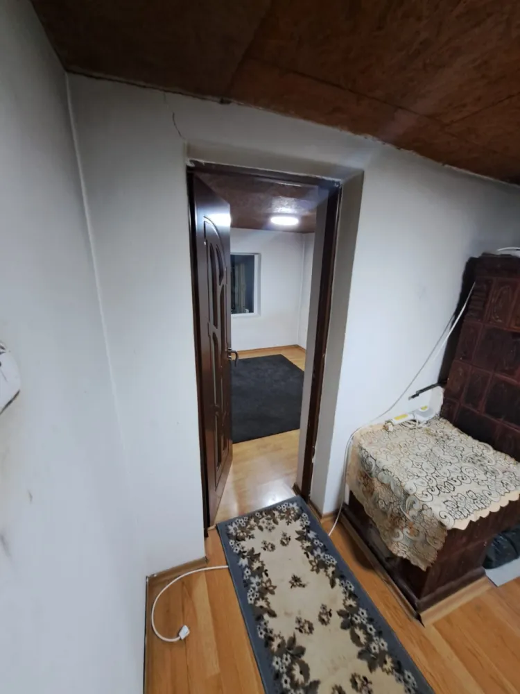 Descriere Super ofertă Doar luna iulie!!!  Casă 3 camere ,bucatarie + 1000 mp teren | Singureni Stejaru | 27 km de București Se vinde casă bătrâneasc