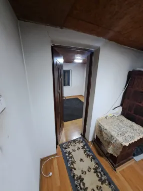 Descriere Super ofertă Doar luna iulie!!!  Casă 3 camere ,bucatarie + 1000 mp teren | Singureni Stejaru | 27 km de București Se vinde casă bătrâneasc