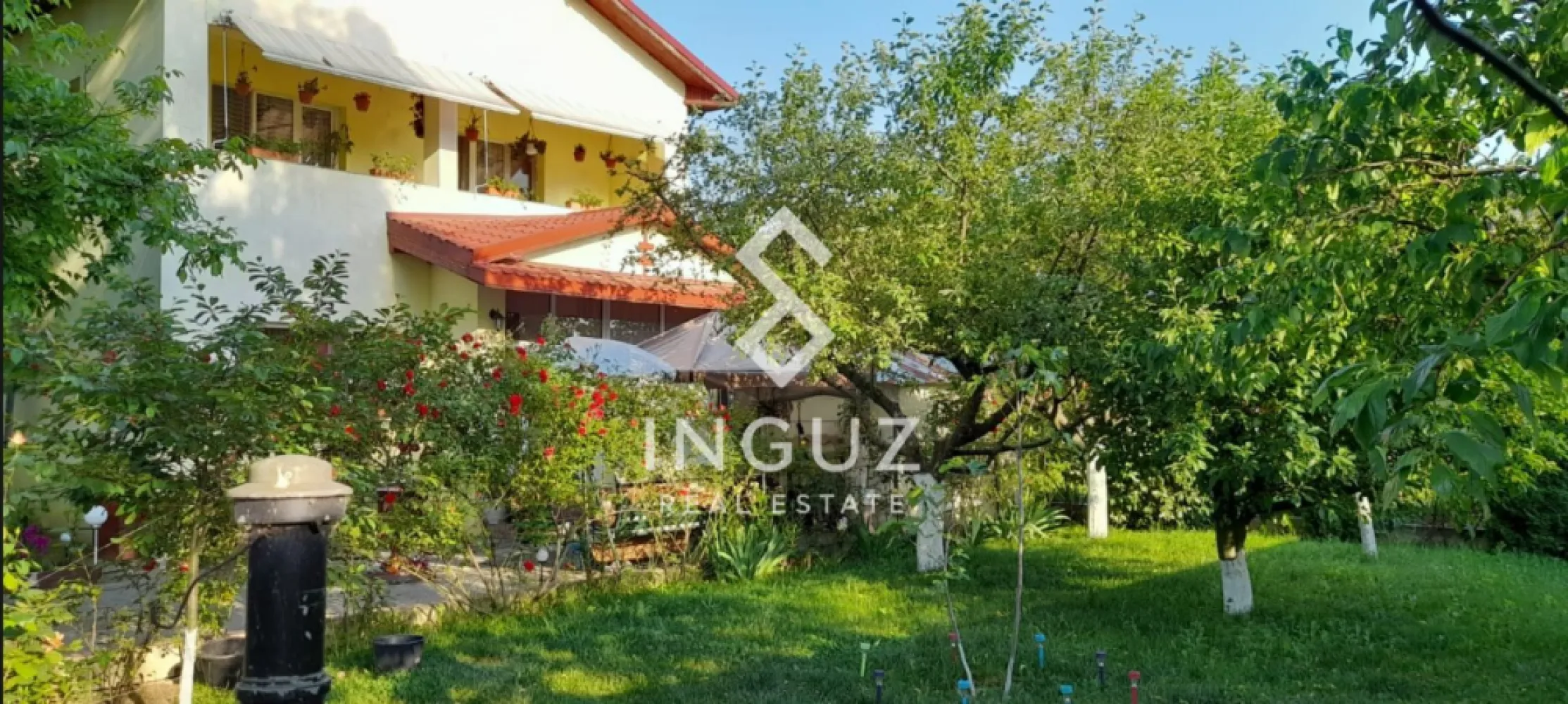 Proprietate exclusivă cu teren 400 m² – 1 Decembrie | Lângă București - Proprietate exclusivă cu teren 400 m² – 1 Decembrie | Lângă București O proprietate rară, ideală atât pentru locuire, cât și pentru investiție, situată într-o zonă rezidențială liniștită din 1 Decembrie – Ilfov, cu acces rapid către București. 📍 Strada Pinului 42 – locație accesibilă, ferită de aglomerație, dar conectată eficient la oraș Date tehnice: • Suprafață teren: 400 m² • Suprafață utilă : 132 m² • An construcție: 2010 • Stare: foarte bună, întreținută • Curte privată generoasă ✔ Posibilitate de vânzare mobilată sau nemobilată Utilități complete: ✔ Electricitate ✔ Gaz natural ✔ Apă curentă ✔ Canalizare Situație juridică clară: ✔ Cadastru și intabulare ✔ Acte pregătite pentru tranzacție imediată Valoare investițională: Această proprietate oferă un avantaj clar pe piață: teren generos + proximitate față de București. • Posibilitate extindere construcție existentă • Potențial pentru dezvoltare suplimentară • Ideal pentru locuință permanentă sau investiție pe termen lung • Cerere în creștere pentru proprietăți cu teren în afara orașului 💰 Preț: 265,000 € ⚡ Proprietățile cu aceste caracteristici devin din ce în ce mai rare – oportunitate reală de investiție }}